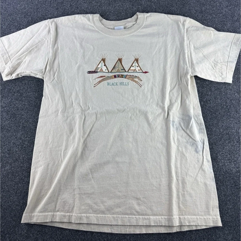 Black Hills T Shirt Native Teepee Embroidered USA Nature L - Picture 2 of 8
